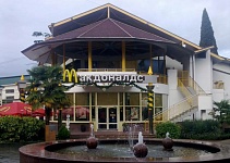 Входная группа Макдоналдс \ McDonalds на Курортном проспекте.  Курортный проспект,  17/1